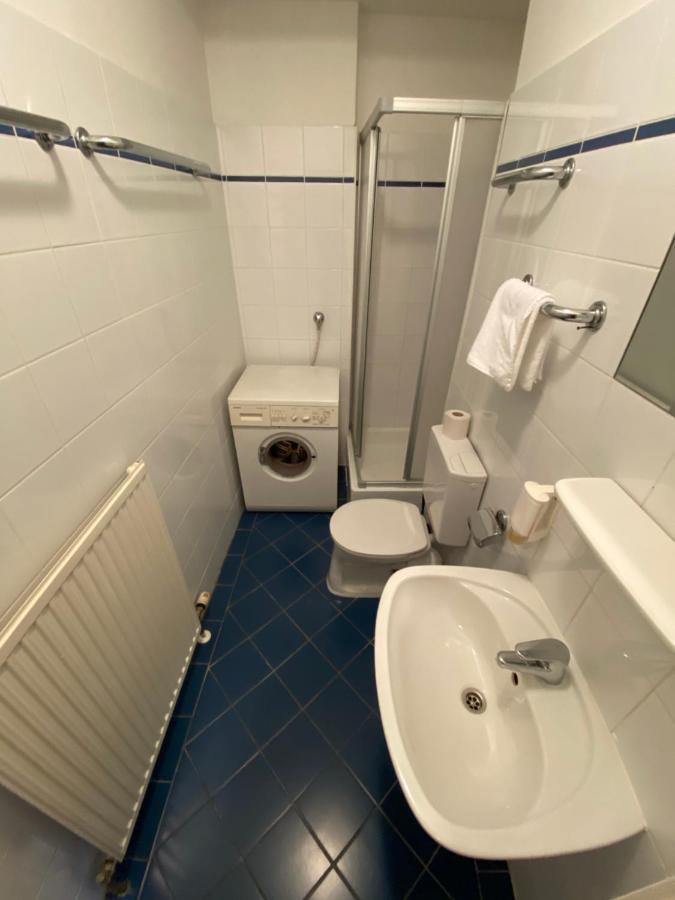 Appartement Pension 700M Zum Ring Вена Экстерьер фото