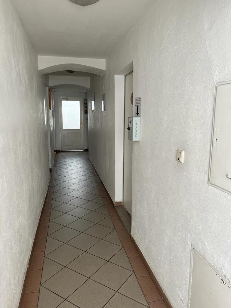 Appartement Pension 700M Zum Ring Вена Экстерьер фото